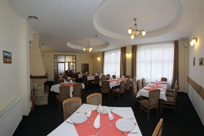 Hotel Paltinis Statjunea Borsa Exterior photo