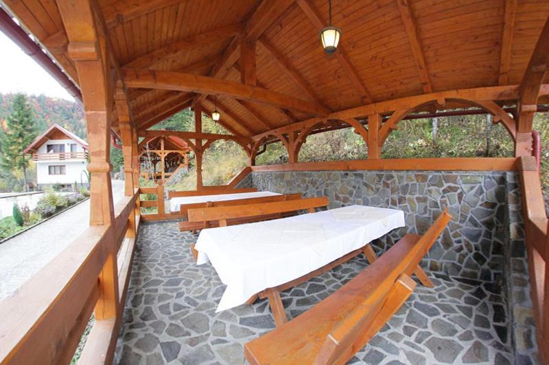 Hotel Paltinis Statjunea Borsa Exterior photo